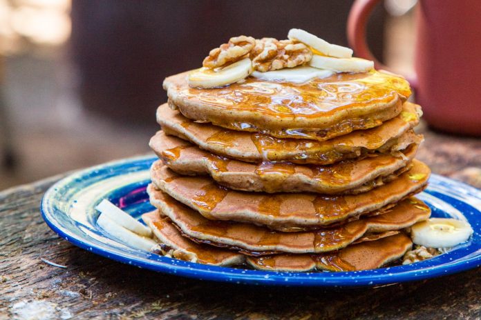 Pancakes protéinés : recette rapide et légère pour le petit-déjeuner céto